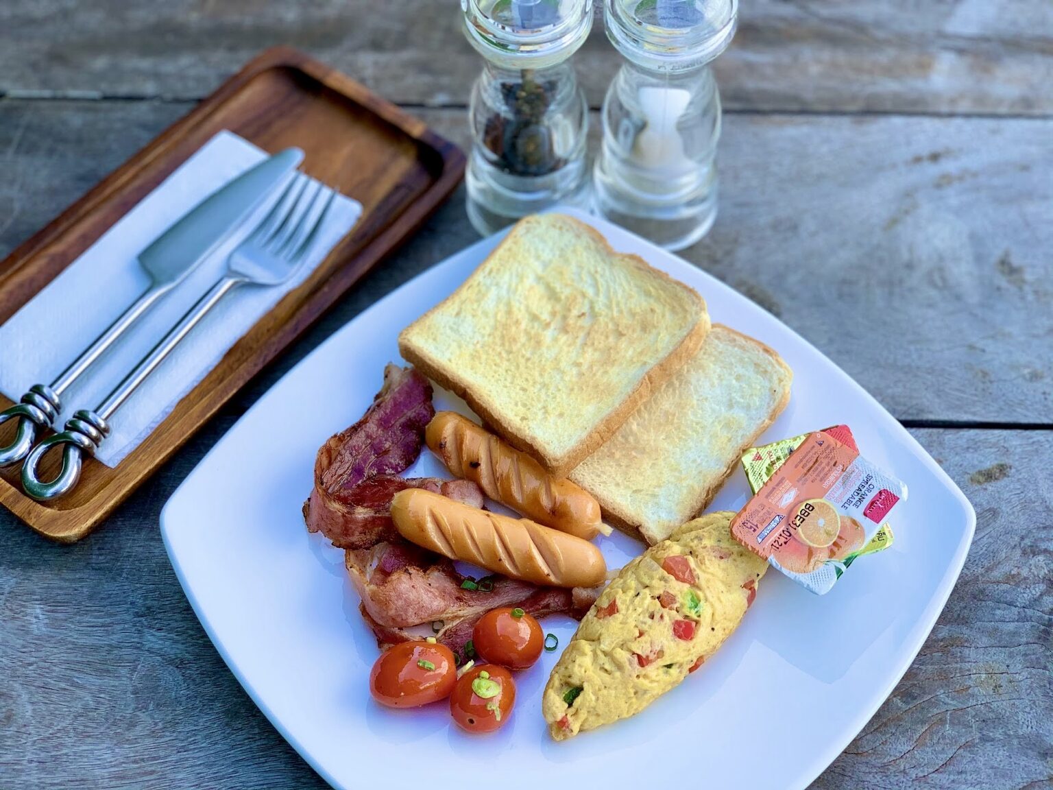 American Breakfast Omelet